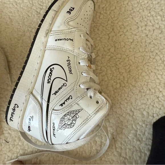 Jordan Kids
Jordan 1 Mid "Schematic" sneakers size 3.5 yr - Picture 10 of 11